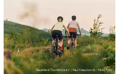 Mountainbikers op pad bij TrailGround Brilon.