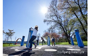 Kinderen spelen in het sport- en pekelpark van Hüsten