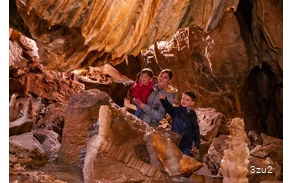 Visitors in the Attahöhle