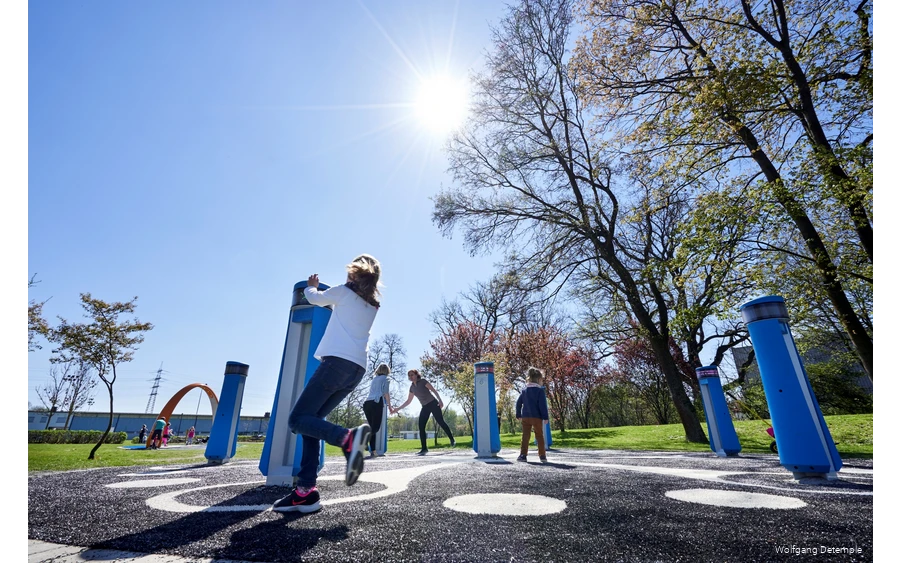 Spielende Kinder im Sport- und Solepark Hüsten