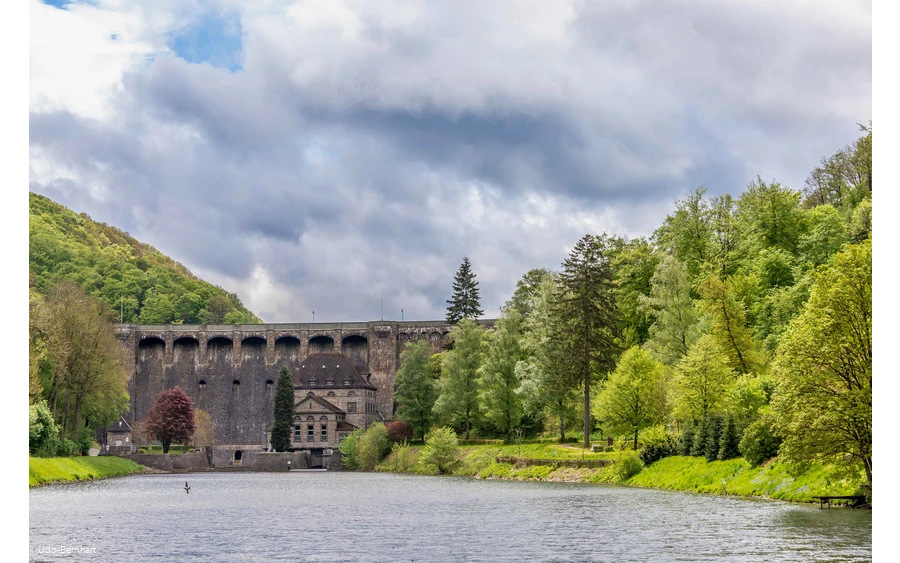 Staumauer am Diemelsee