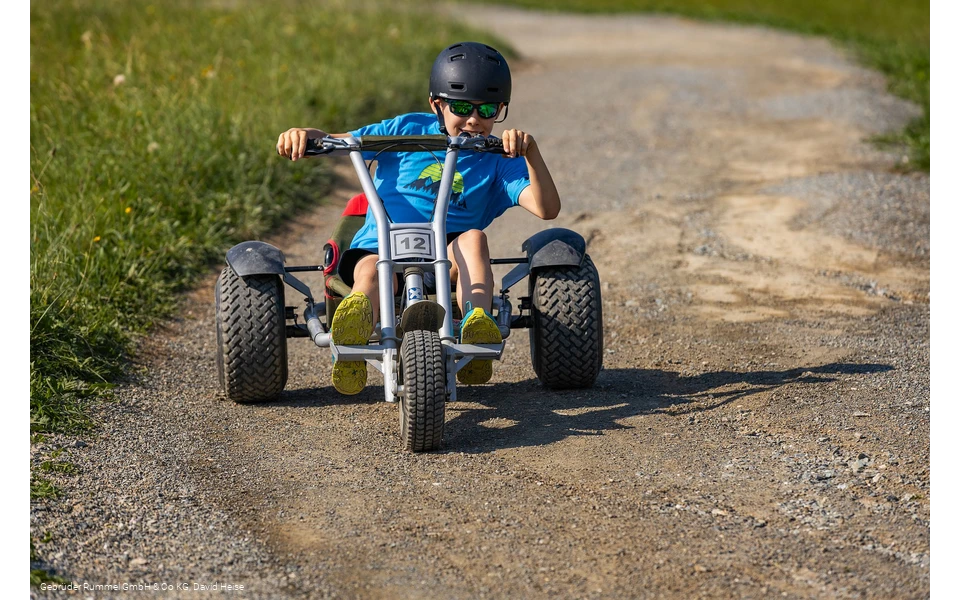 Junge auf Mountaincart am Ritzhagen 