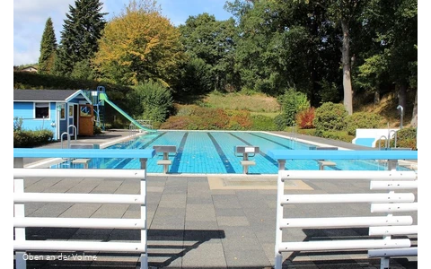 Streblöcke und eine kleine Rutsche