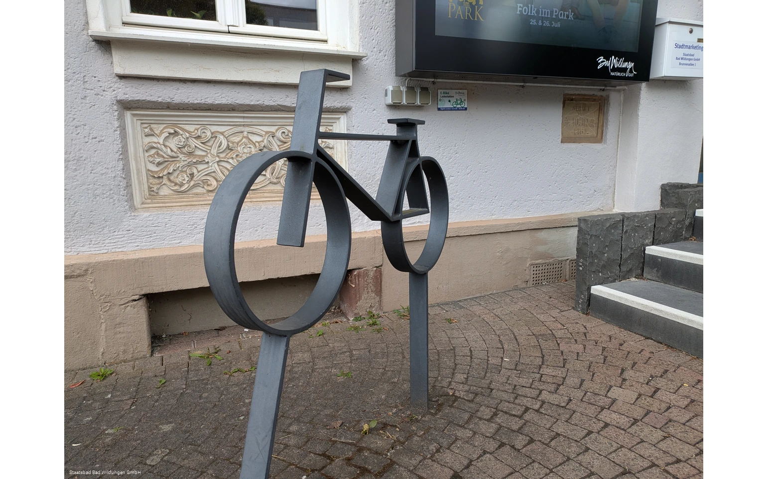Fahrradständer und Ladestation