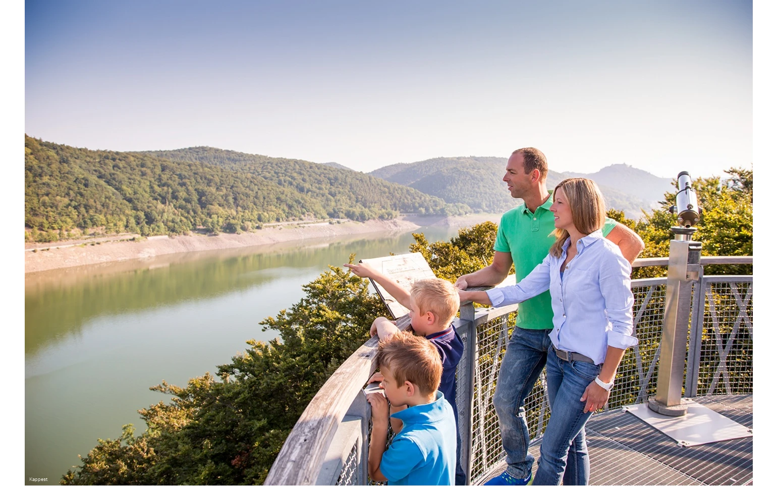 Familie auf dem Baumkronenweg