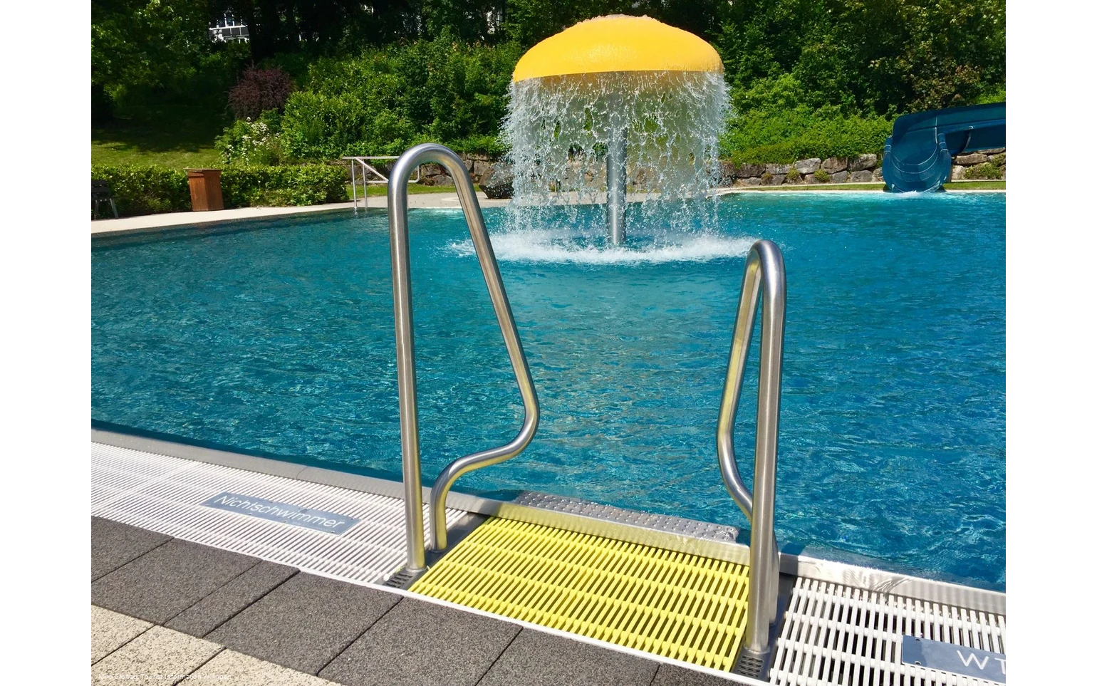 freibad-usseln-beckeneinstieg.jpg