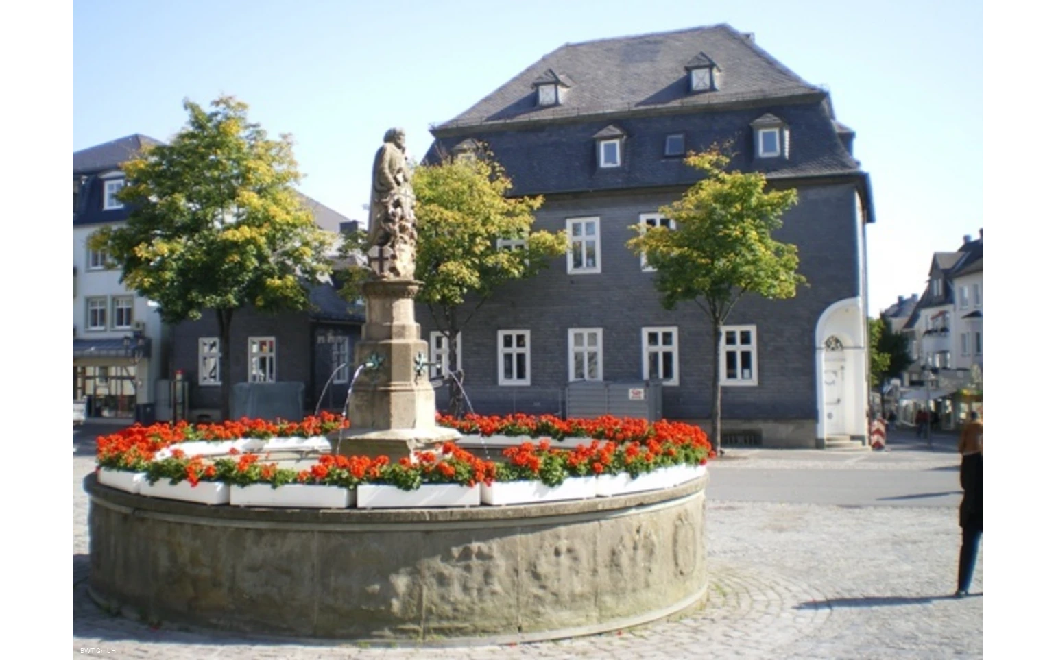 Petrusbrunnen mit Haus Hövener