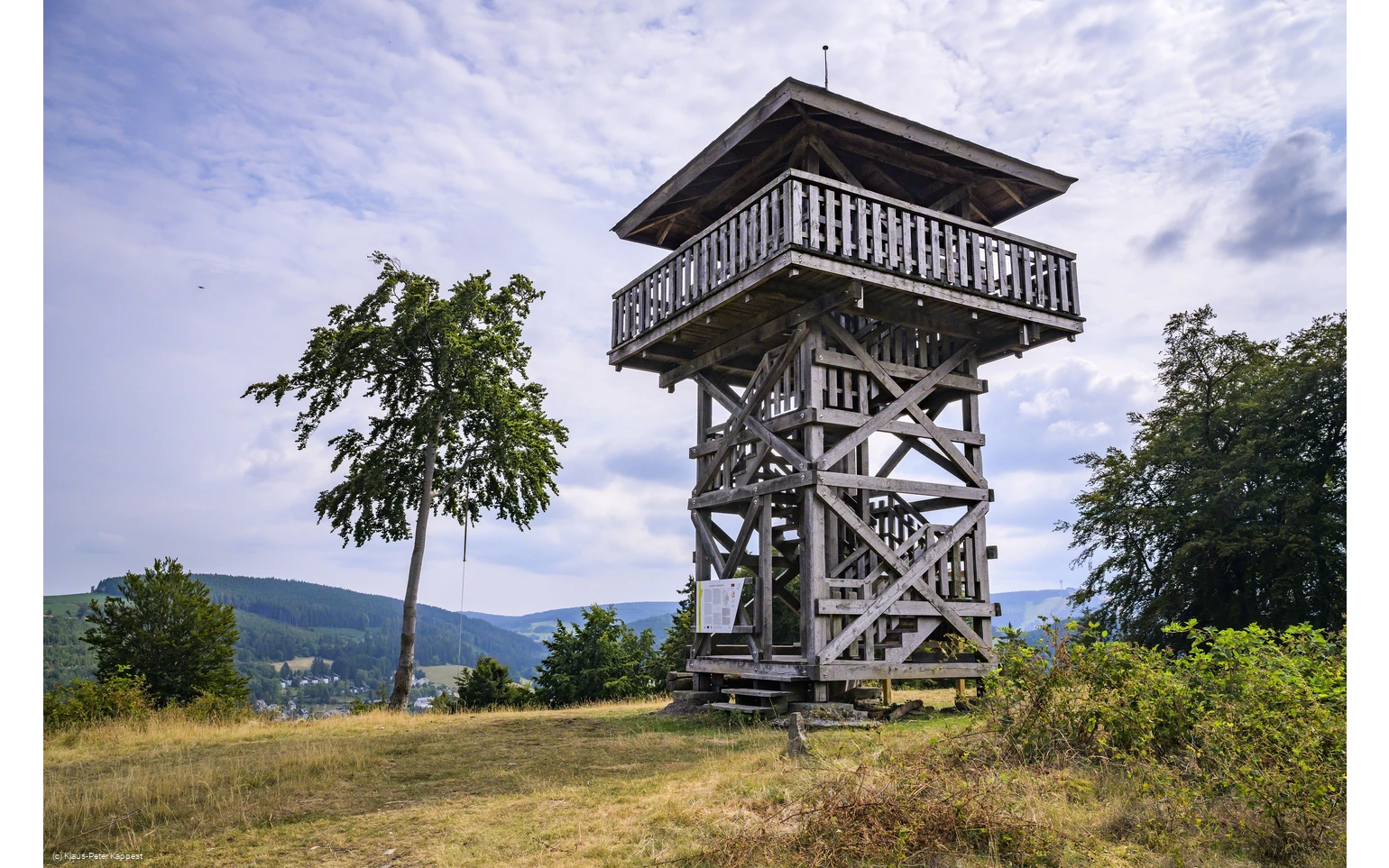 aussichtsturm-schwalenburg c) klaus-peter-kappest-sauerland-wanderdoerfer.jpg
