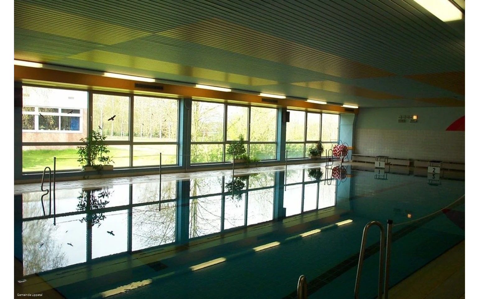Schwimmbad rechts