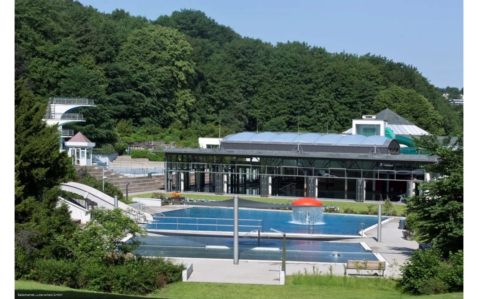 Becken im Außenbereich des Familienbades Nattenber