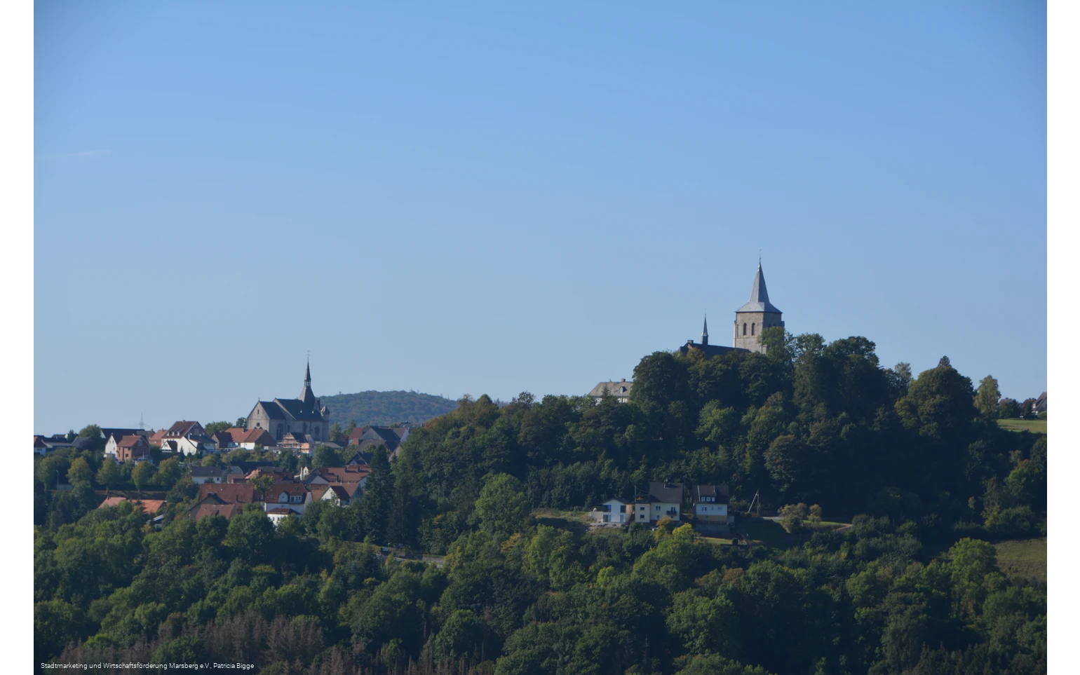 Blick auf Obermarsberg mit beiden Kirchen