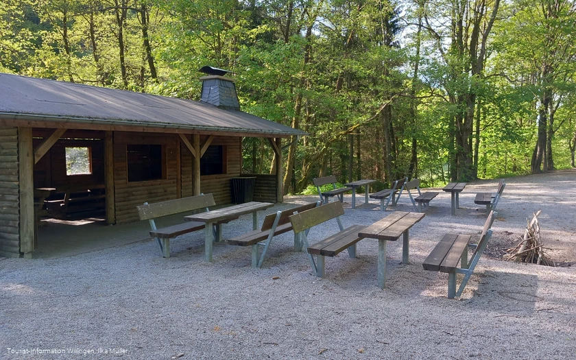 Grillstation Schwalefeld mit Sitzgruppe
