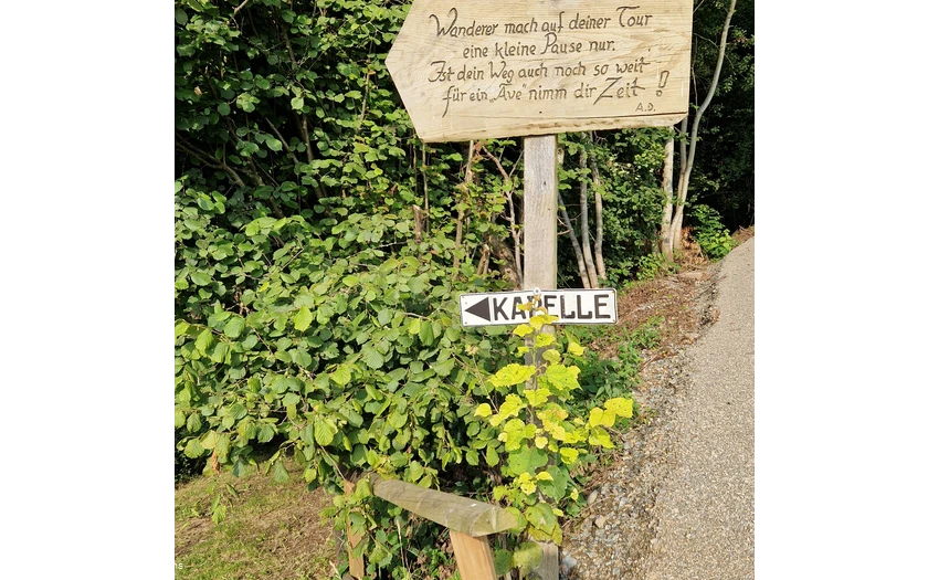 Wegweiser zur Josefs-Kapelle am RuhrtalRadweg