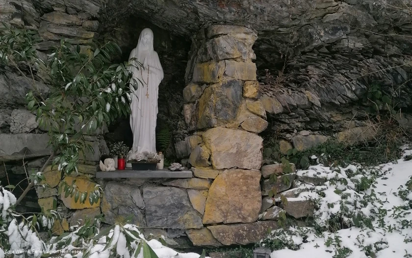 Mariengrotte am Dümel, Nuttlar (Winter) (Bestwiger Panoramaweg)