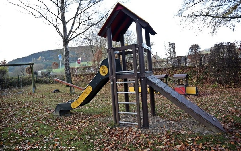 Turm mit Rutsche