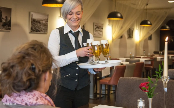 Er worden verse VELTINS geserveerd.