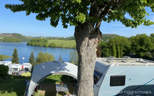 A campsite directly on Biggesee/Listersee. Camping with your dog at the campsite in the Olpe district.