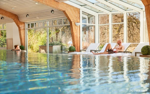 Jagdhaus-meadow-swimming-pool-photo-hotel.jpg