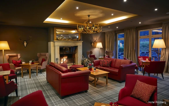 Hotel-Rimberg-Schwimmteich-Lobby-Wohnzimmer-FotoHotel.jpg