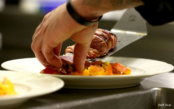 Das Essen wird angerichtet.