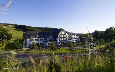 Ansicht des Hotels Rimberg im Sommer