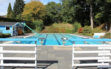 Streblöcke und eine kleine Rutsche