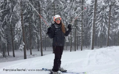 Reisebloggerin Franziska Reichel im Sauerländer Winter.