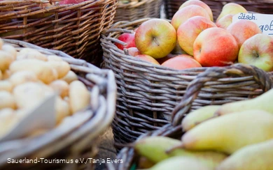 Regional fruit in baskets at the market.