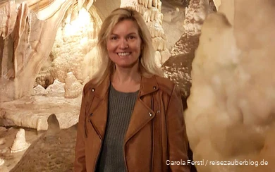 Reisebloggerin Carola Ferstl zu Besuch in der Atta-Höhle.