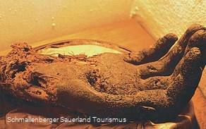 Schwarze Hand von Bödefeld in der Pfarrkirche St. Damian & St. Cosmas Bödefeld