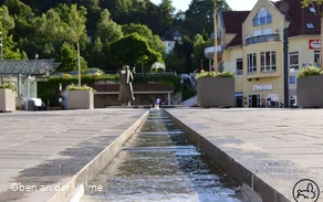 Der künstliche Wasserlauf auf dem Rathausplatz