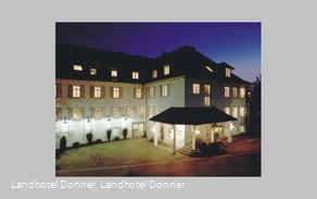 Landhotel Donner, beleuchtet, Aussenaufnahme