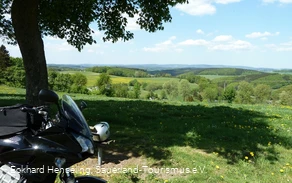 Motorrad_Landschaft_Sauerland-Tourismus 