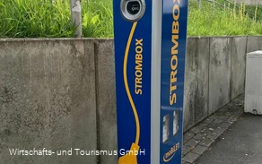 E - Auto Ladesäule an der Staumauer