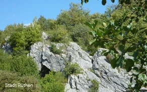 Kulturhöhle Hohler Stein im NSG Lörmecketal bei Kallenhardt.JPG