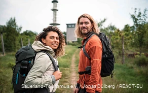 Wandelaars op de Sauerland-Höhenflug in de buurt van Nordhelle.