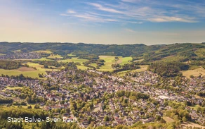 Eine Luftaufnahme der Stadt Balve