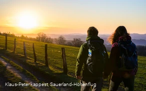 Wanderer oberhalb von Windhausen