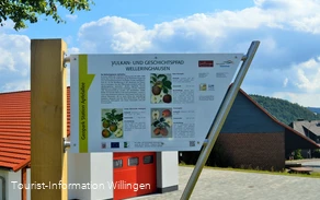 Vulkanpfad Welleringhausen Station Apfelallee