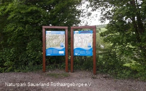 Viel Wissenswertes halten die Infotafeln für Sie b