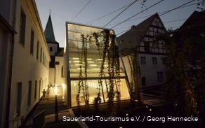 Beleuchtetes Gewächshaus