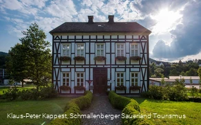 Pfarrhaus in der Ortsmitte Fleckenbergs