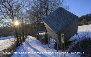 1. Station: "Zuwachswürfel" auf dem Familienerlebnisweg Schmallenberg