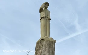 Scheuerpfahl Der in die Ferne schaut