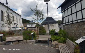 Dorfplatz Calle (4) Dorfplatz Calle (4)