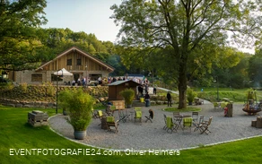 Eventlocation mit Terrasse im Grünen