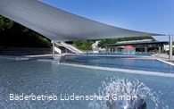 Becken im Außenbereich des Familienbades Nattenber