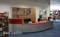 Werdohl_Stadtbücherei_Empfangstresen.jpg