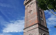 Aufragend in den Himmel - der Aussichtsturm in Hal