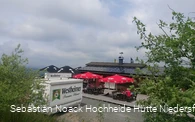 hochheidehuette-terrasse-sonnenschirme.jpg